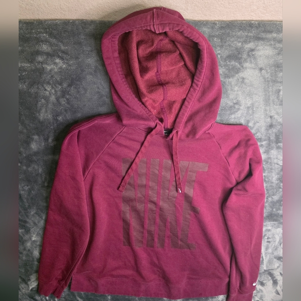 Nike Hoodie Women's Size Small Pullover Sweatshirt Logo Red Wine Color